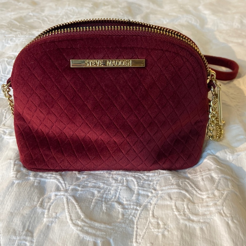 STEVE MADDEN CROSS BODY VELVET BAG